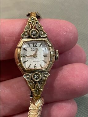 Vintage GRUEN Bracelet Watch - 10K bezel, stretch bracelet